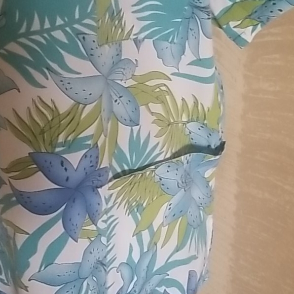 Point one tropical scrub with front pockets - Picture 2 of 5